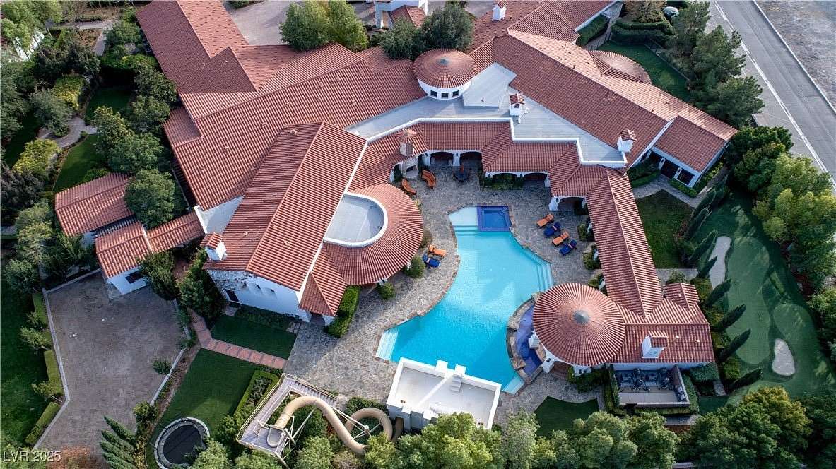 5.16 Acres of Residential Land with Home for Sale in Las Vegas, Nevada