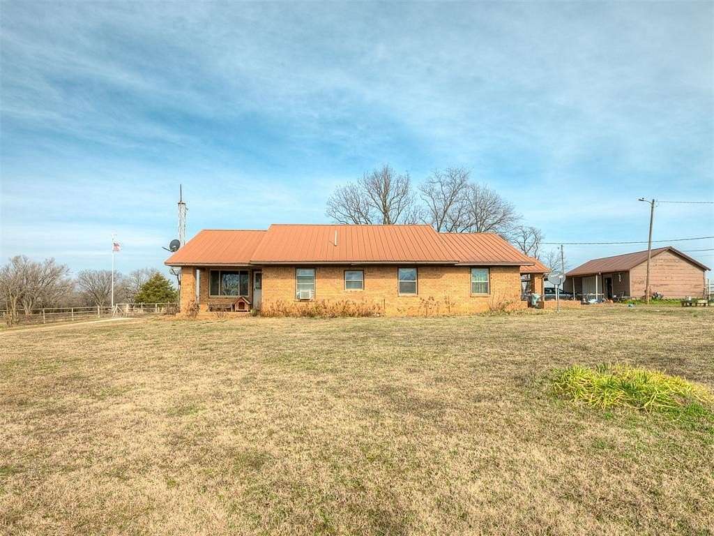 34.72 Acres of Agricultural Land with Home for Sale in Wewoka, Oklahoma