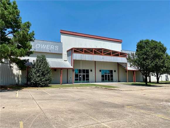 8 Acres of Improved Mixed-Use Land for Lease in Springdale, Arkansas