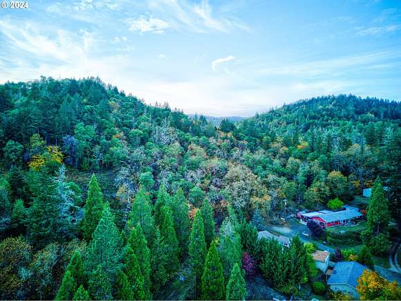 1.75 Acres of Residential Land for Sale in Canyonville, Oregon