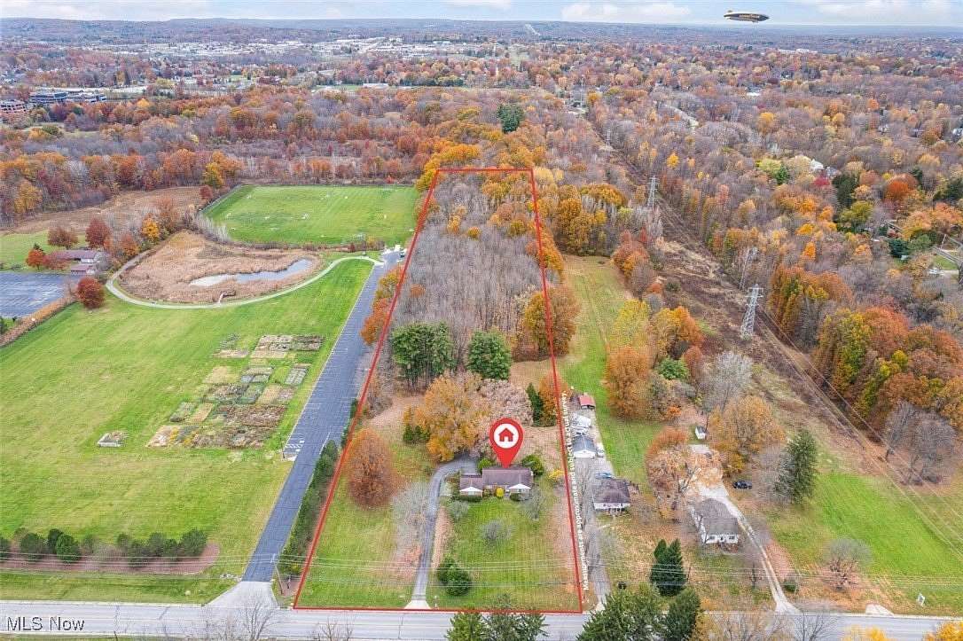 6.857 Acres of Residential Land with Home for Auction in Fairlawn, Ohio