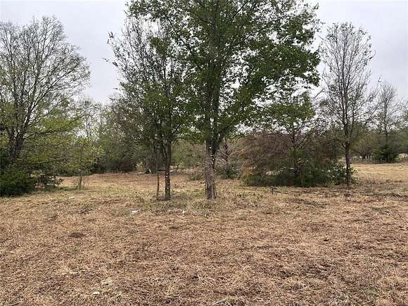 10.4 Acres of Land for Sale in Navarro, Texas