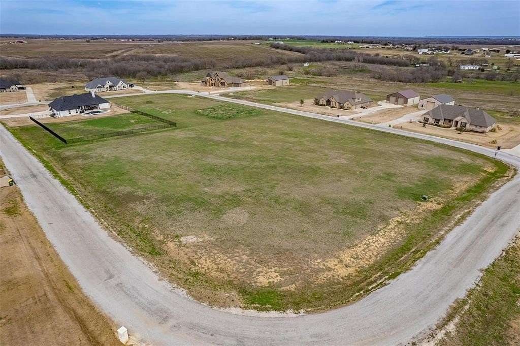 1 Acre of Residential Land for Sale in Grandview, Texas