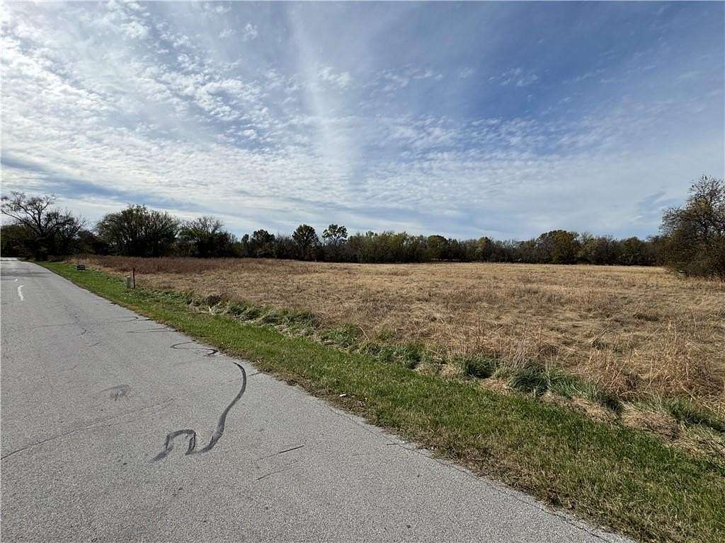 28.1 Acres of Mixed-Use Land for Sale in Clinton, Missouri