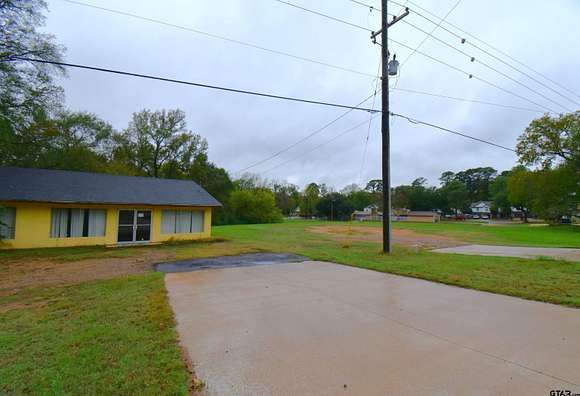 3.631 Acres of Improved Commercial Land for Sale in Mount Pleasant, Texas