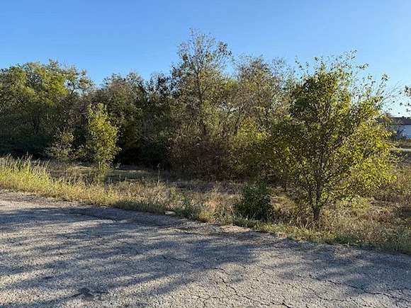 1.02 Acres of Residential Land for Sale in Chilton, Texas