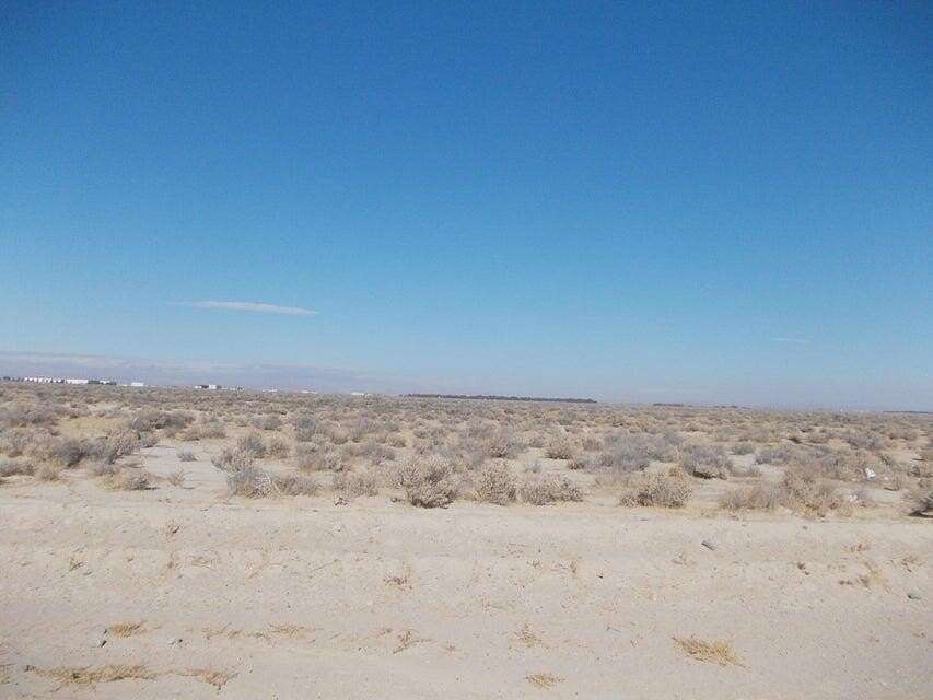 1 Acre of Commercial Land for Sale in Lancaster, California