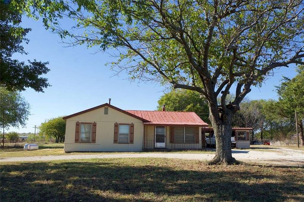 4.548 Acres of Residential Land with Home for Sale in Muenster, Texas