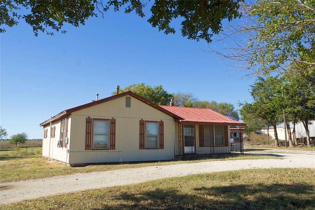 4.548 Acres of Residential Land with Home for Sale in Muenster, Texas