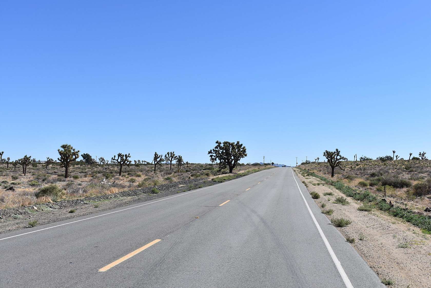 16.495 Acres of Land for Sale in Lancaster, California