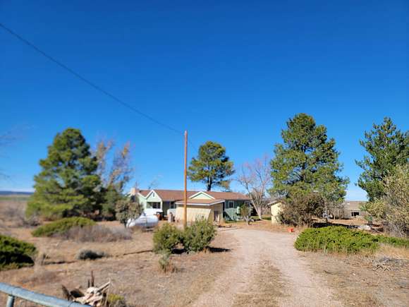 10 Acres of Residential Land with Home for Sale in Estancia, New Mexico