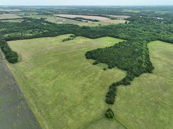 22 Acres of Land for Sale in Roxton, Texas