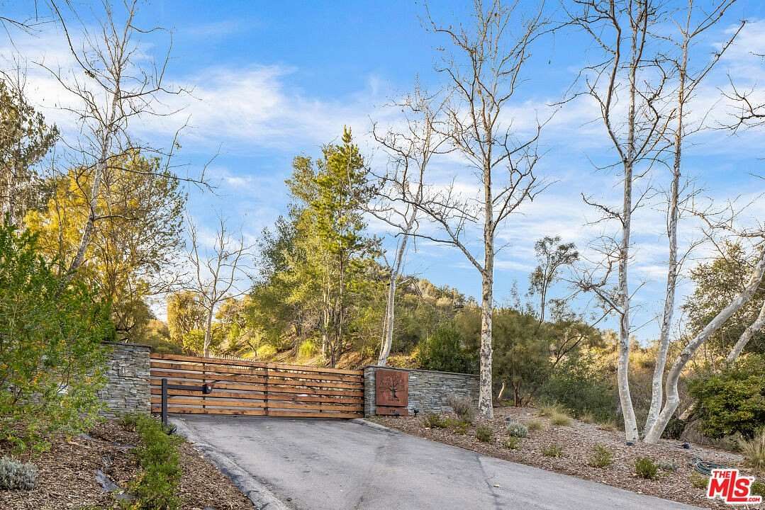 18.9 Acres of Land with Home for Sale in Calabasas, California