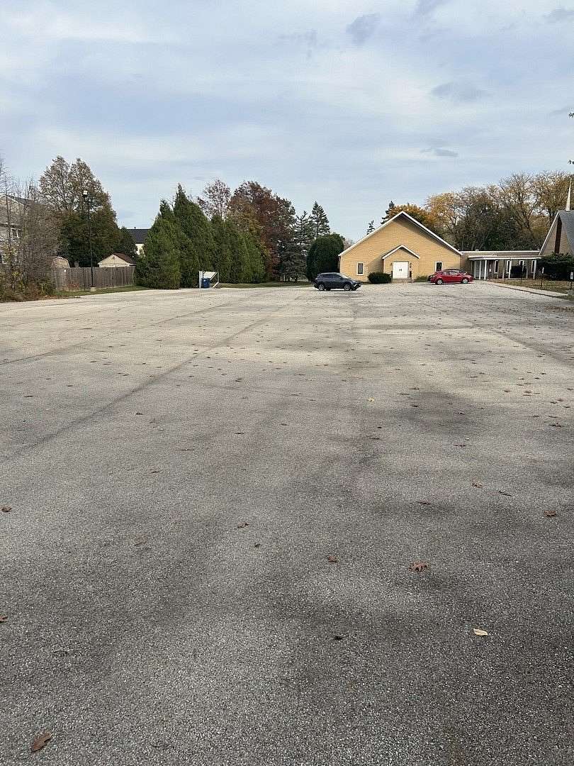 2.58 Acres of Improved Commercial Land for Sale in Waukegan, Illinois