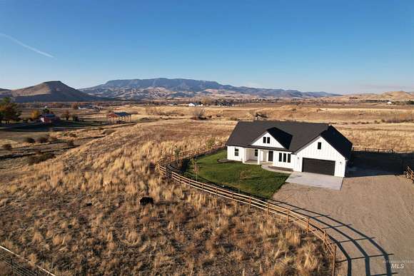 5.48 Acres of Residential Land with Home for Sale in Emmett, Idaho