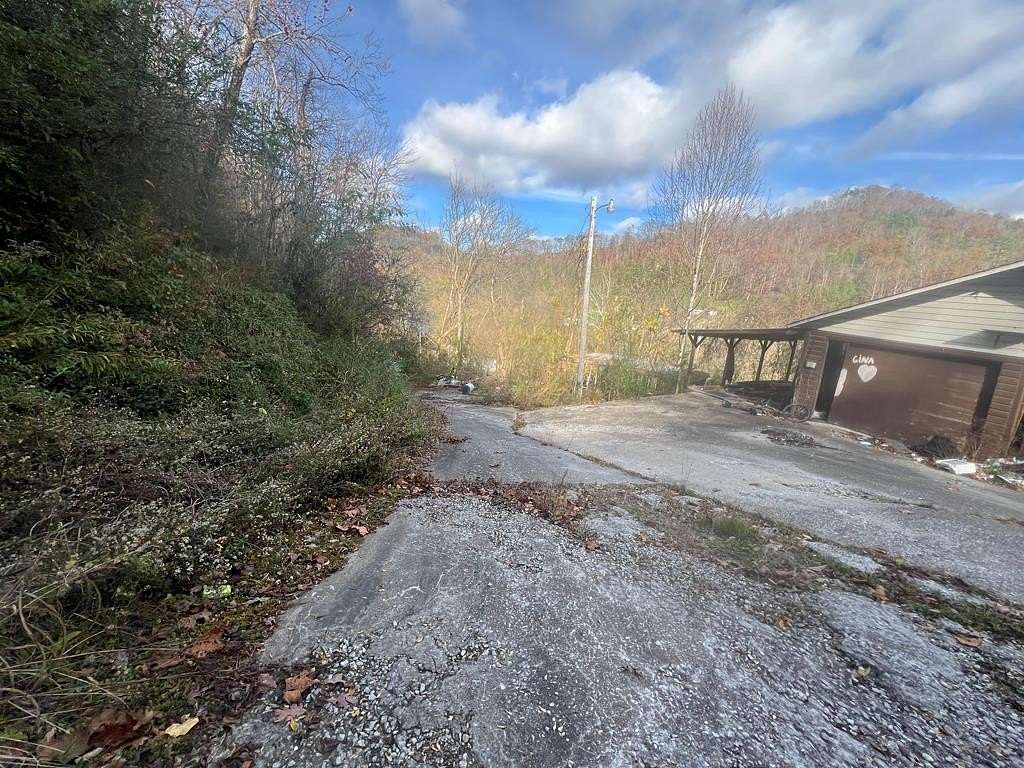 16 Acres of Land for Sale in Hazard, Kentucky