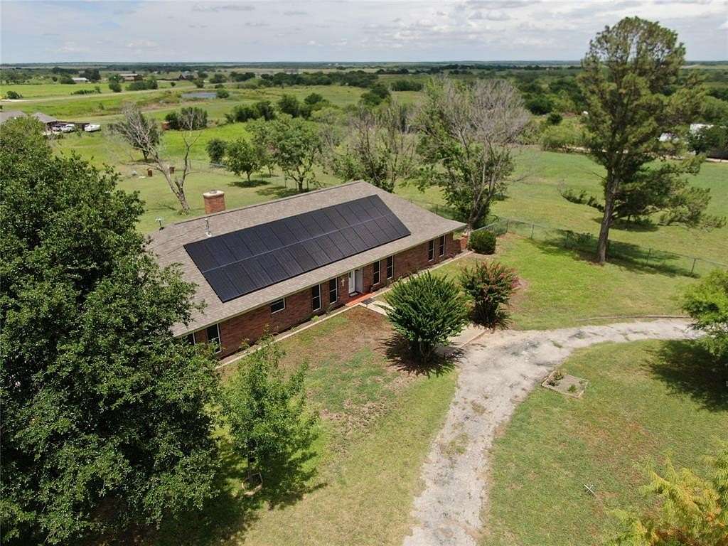 3.13 Acres of Residential Land with Home for Sale in Nocona, Texas