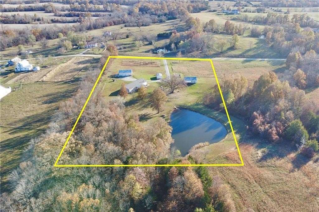 5 Acres of Residential Land with Home for Sale in Spickard, Missouri