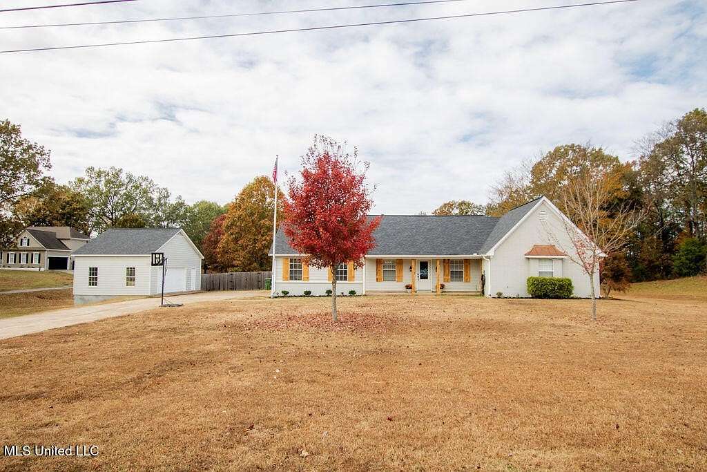 2.22 Acres of Residential Land with Home for Sale in Southaven, Mississippi