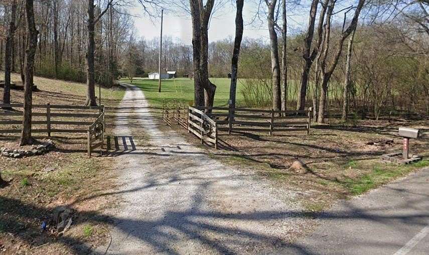 5.2 Acres of Residential Land with Home for Sale in Florence, Alabama