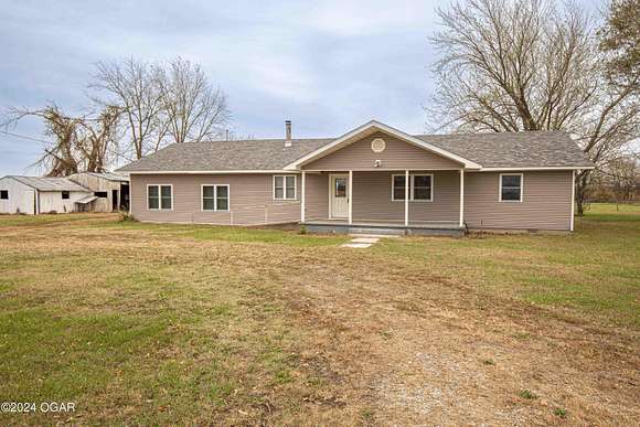 4 Acres of Residential Land with Home for Sale in Lamar, Missouri