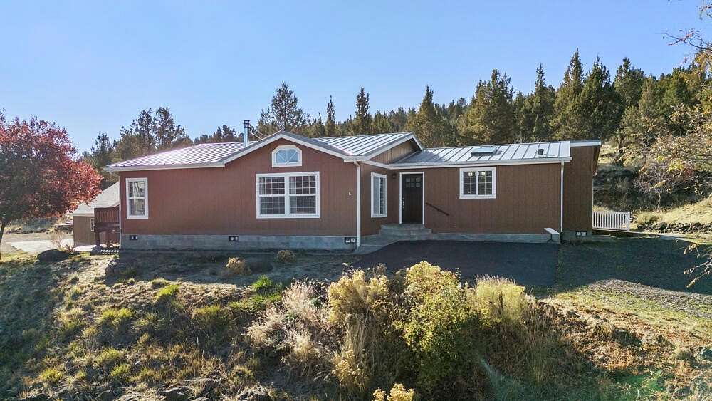 19.46 Acres of Land with Home for Sale in Klamath Falls, Oregon