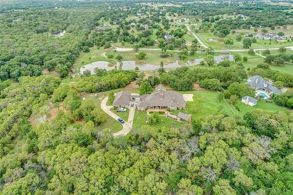 11.251 Acres of Land with Home for Sale in Aubrey, Texas