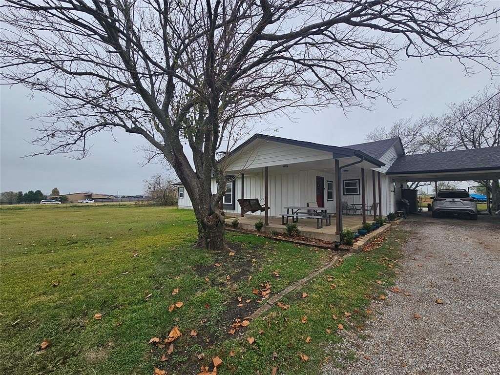 3.04 Acres of Residential Land with Home for Sale in Ennis, Texas