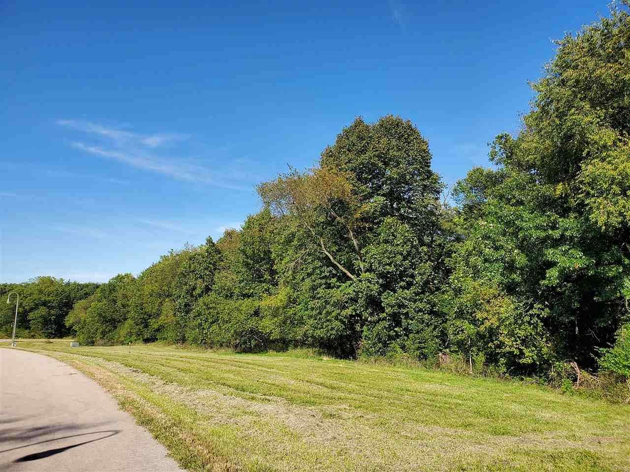 1.69 Acres of Residential Land for Sale in Dixon, Illinois