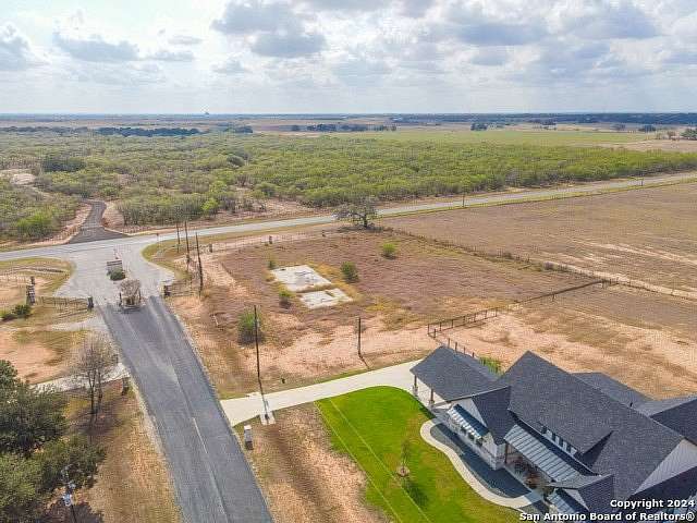 1.106 Acres of Residential Land for Sale in Floresville, Texas