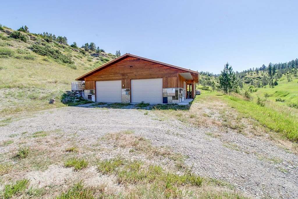 21.901 Acres of Land with Home for Sale in Columbus, Montana