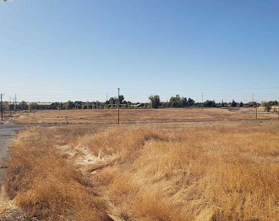 5 Acres of Land for Sale in Sloughhouse, California