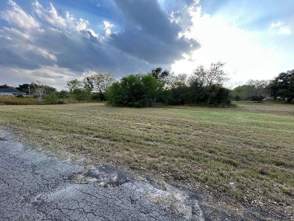 1.65 Acres of Residential Land for Sale in Beeville, Texas