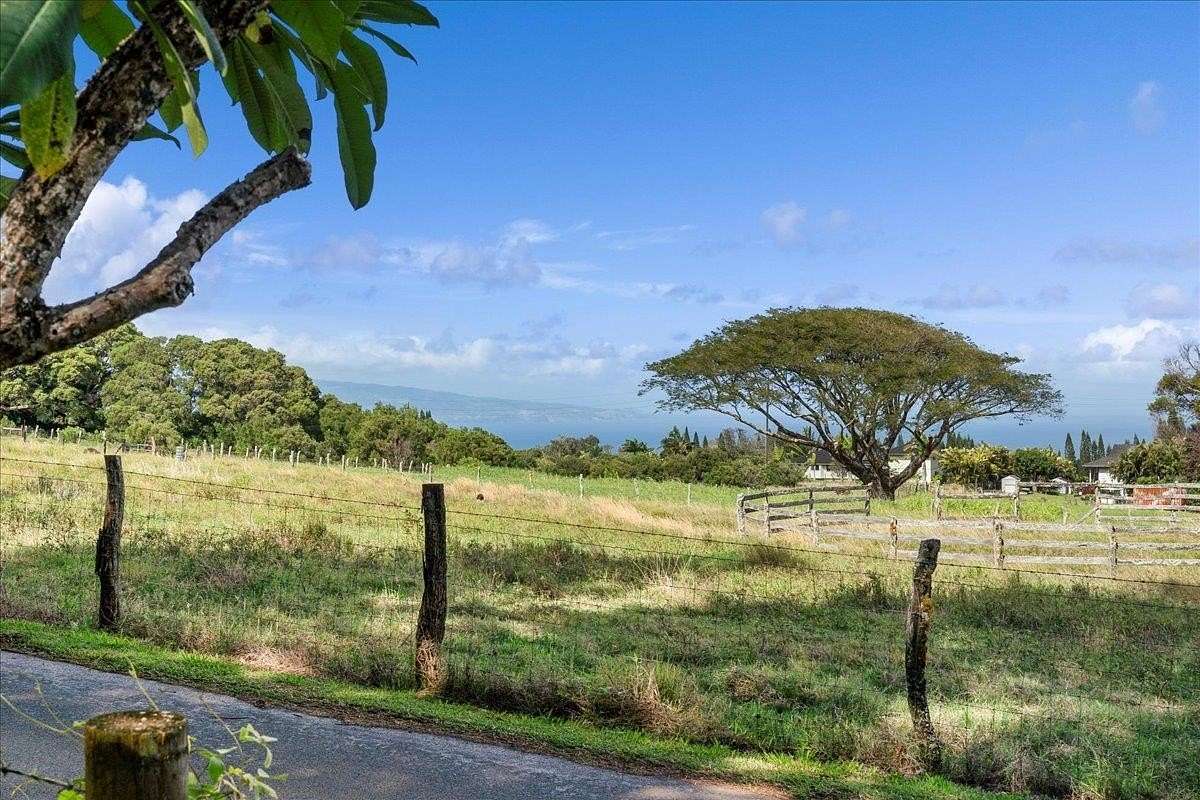 2.004 Acres of Residential Land with Home for Sale in Haʻikū, Hawaii