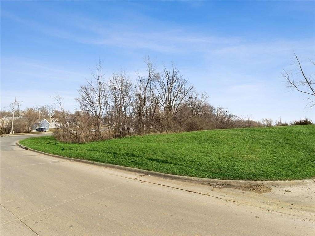 4.57 Acres of Residential Land for Sale in Newton, Iowa