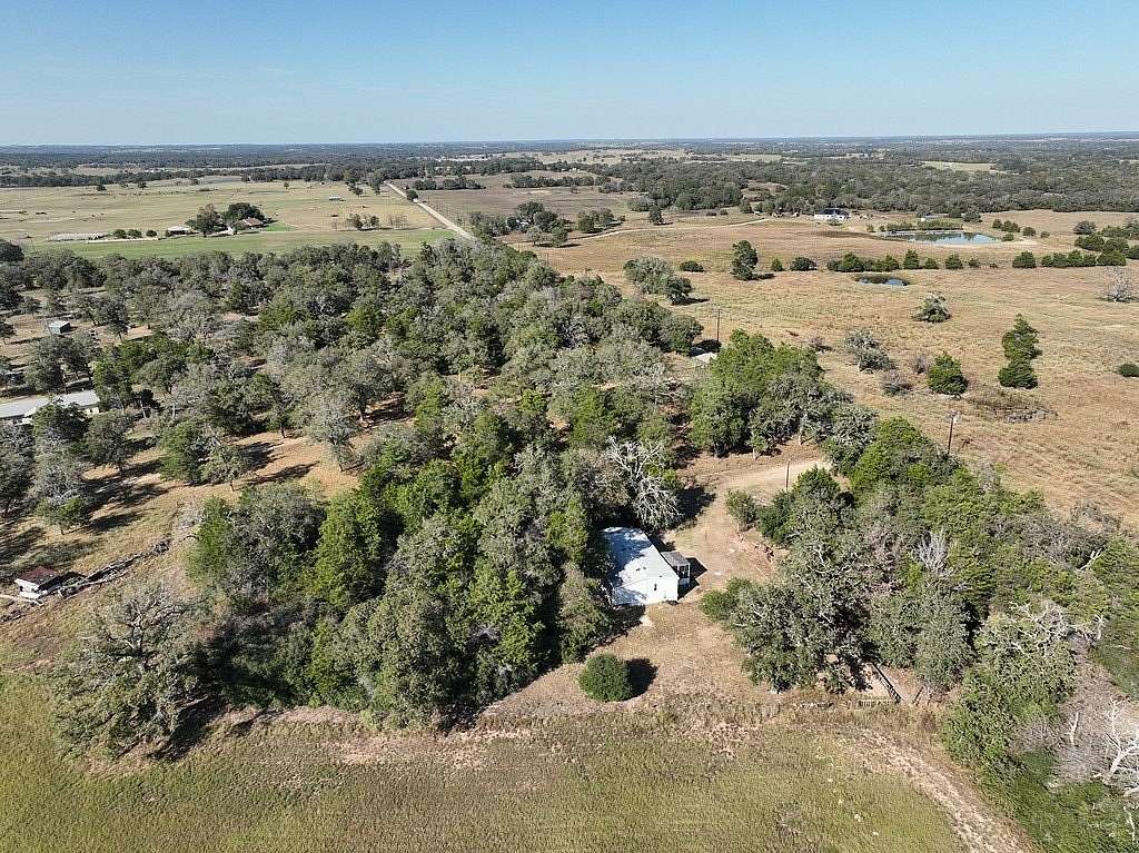 1.09 Acres of Residential Land with Home for Sale in Lincoln, Texas