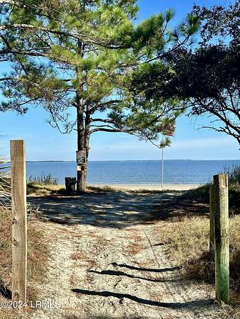 1 Acre of Residential Land for Sale in Saint Helena Island, South Carolina