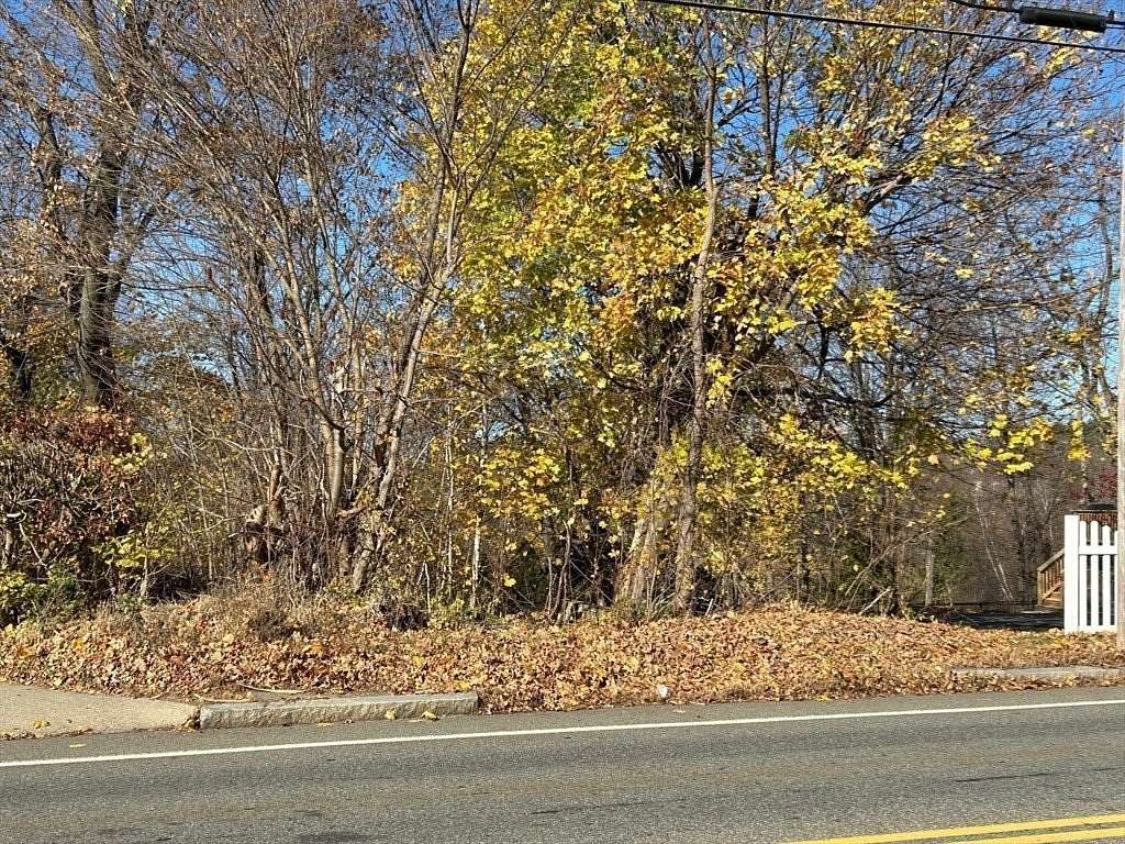 0.93 Acres of Residential Land for Sale in Clinton, Massachusetts