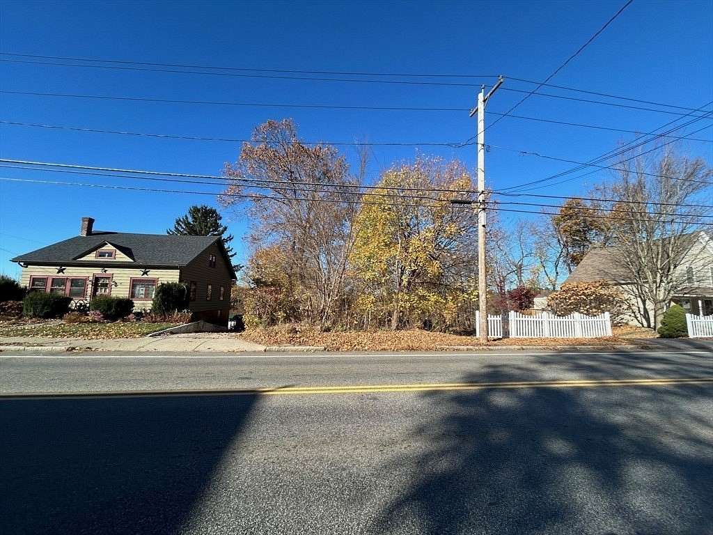 0.93 Acres of Residential Land for Sale in Clinton, Massachusetts