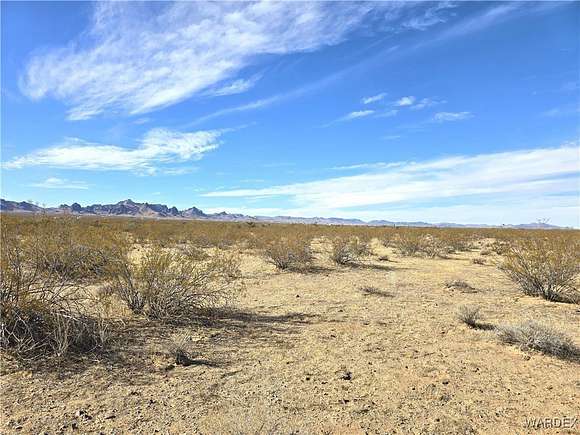 1.11 Acres of Residential Land for Sale in Golden Valley, Arizona