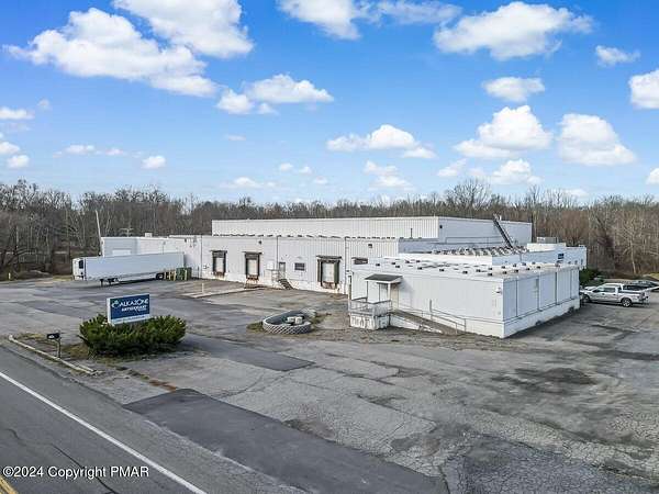 7 Acres of Improved Commercial Land for Sale in Mount Bethel, Pennsylvania