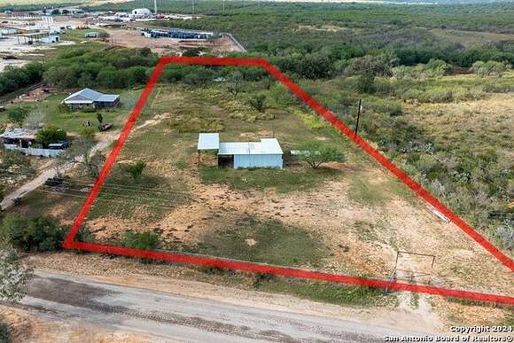 2.594 Acres of Residential Land for Sale in Pleasanton, Texas