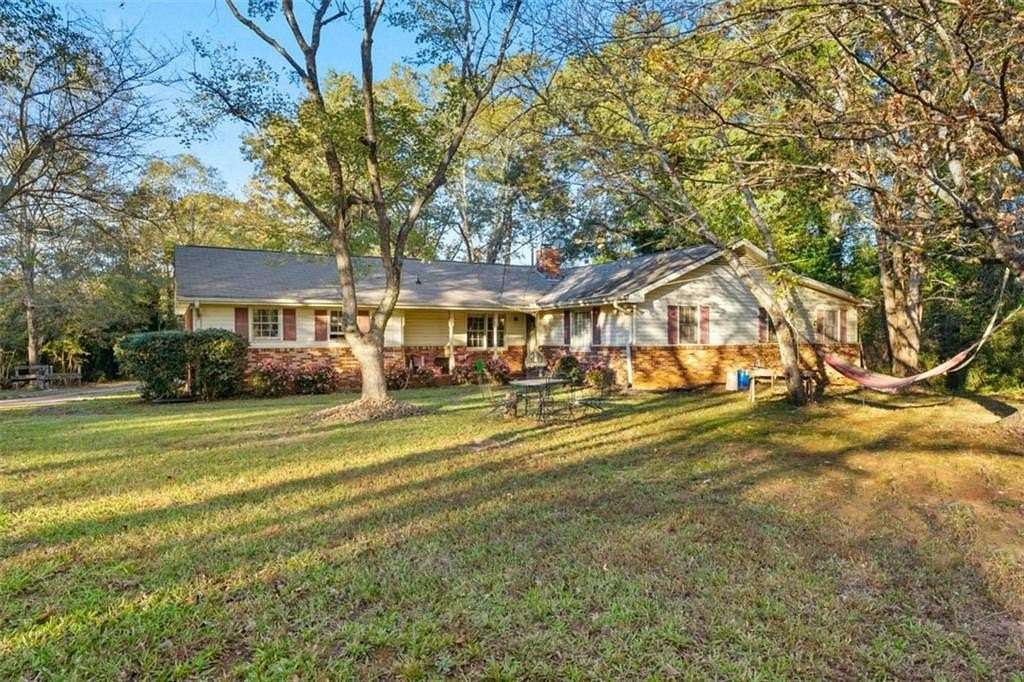 2.76 Acres of Residential Land with Home for Sale in Locust Grove, Georgia