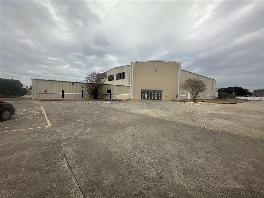 3.13 Acres of Improved Commercial Land for Sale in Corpus Christi, Texas