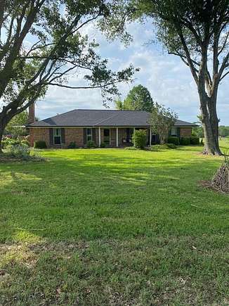 11.66 Acres of Land with Home for Sale in Athens, Texas