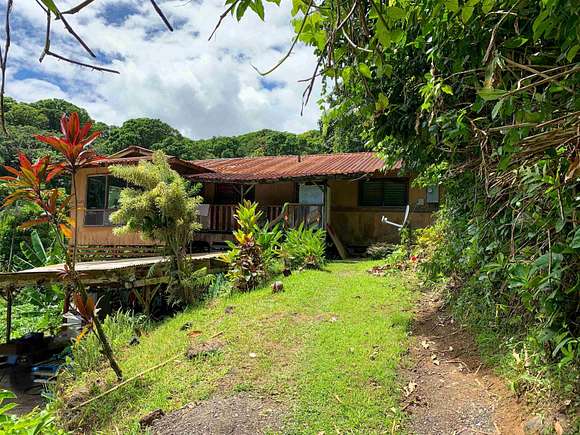 2.167 Acres of Residential Land with Home for Sale in Haʻikū, Hawaii