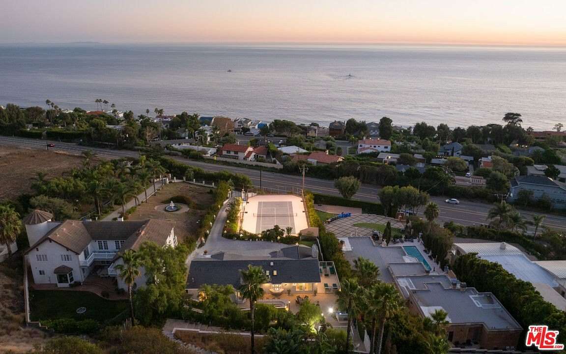 3.675 Acres of Residential Land with Home for Sale in Malibu, California