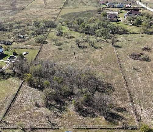 5 Acres of Land for Sale in Rice, Texas