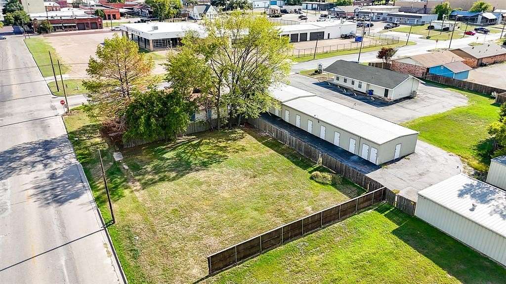 0.162 Acres of Mixed-Use Land for Sale in Corsicana, Texas