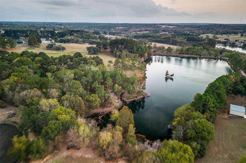191 Acres of Land with Home for Sale in Athens, Texas